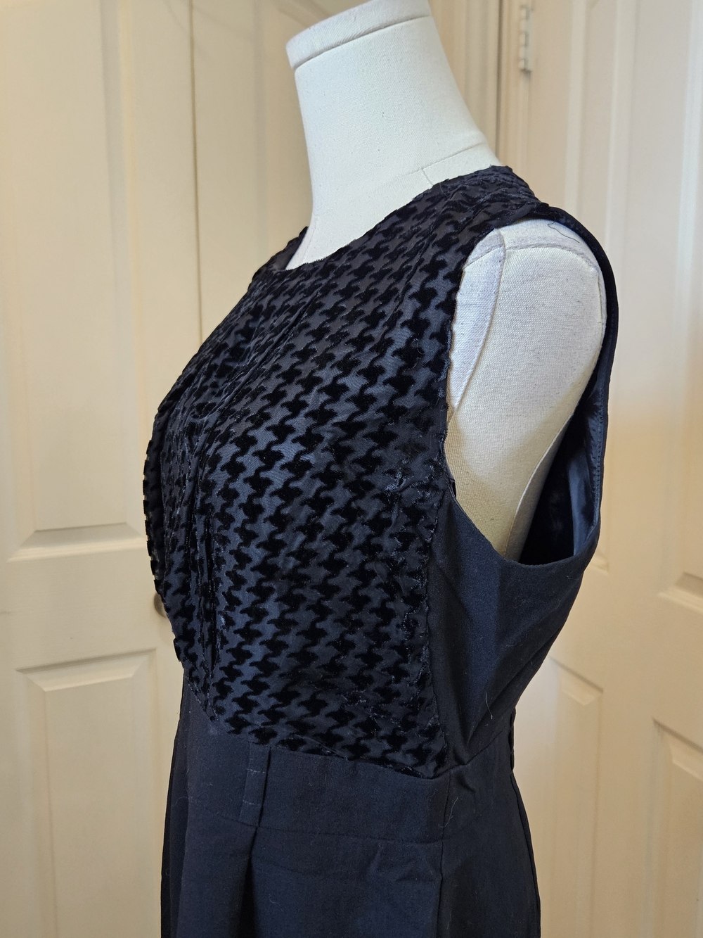 Calvin Klein Black Textured Fit & Flare Dress – Size 8 - Picture 7 of 11